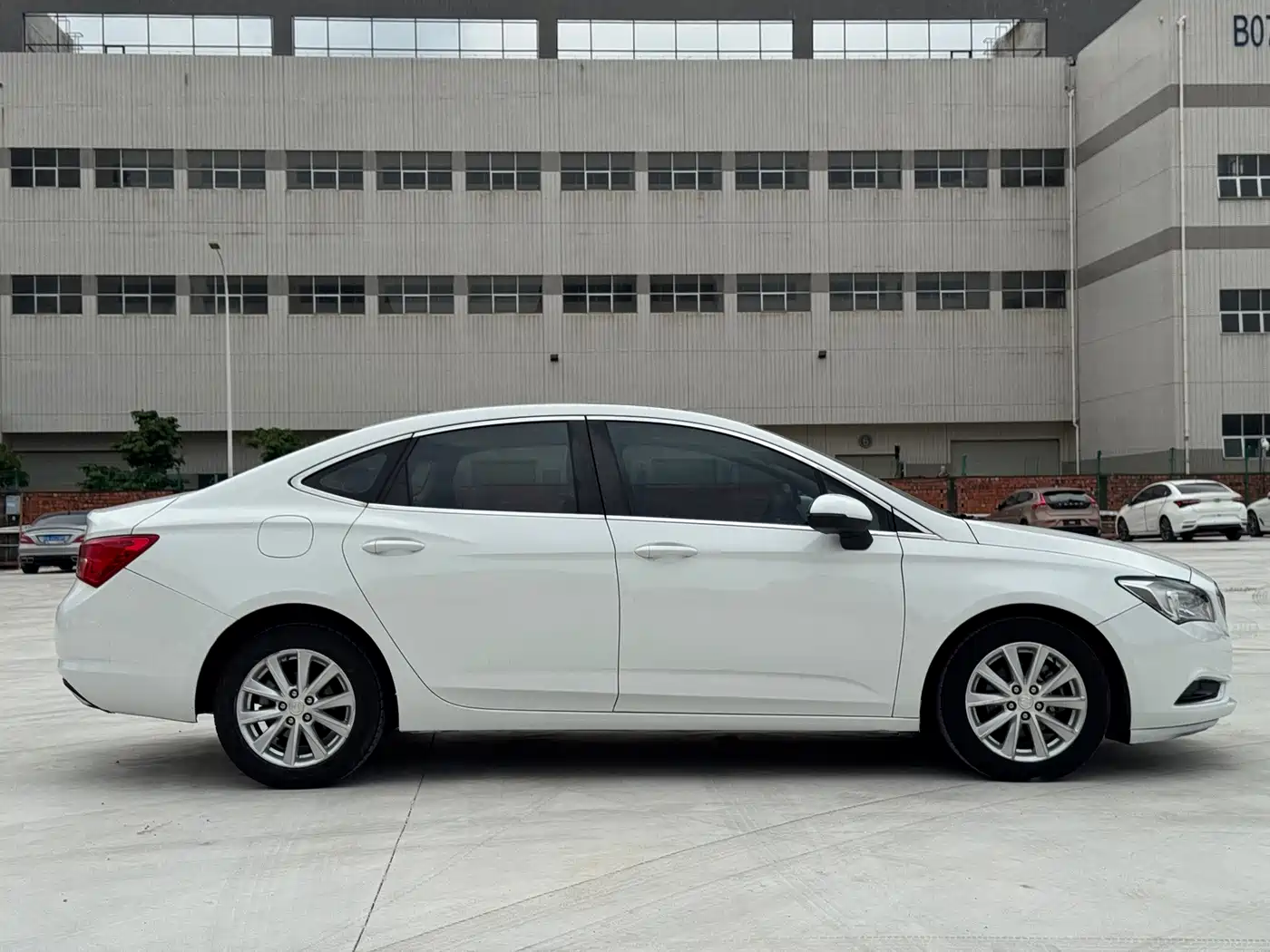 Buick Verano 2016 2015 Sedan 20T Dual-clutch Leading