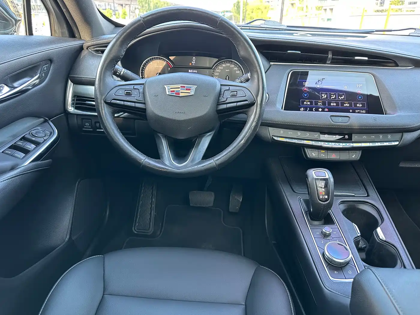 Фото 8 - Cadillac XT4