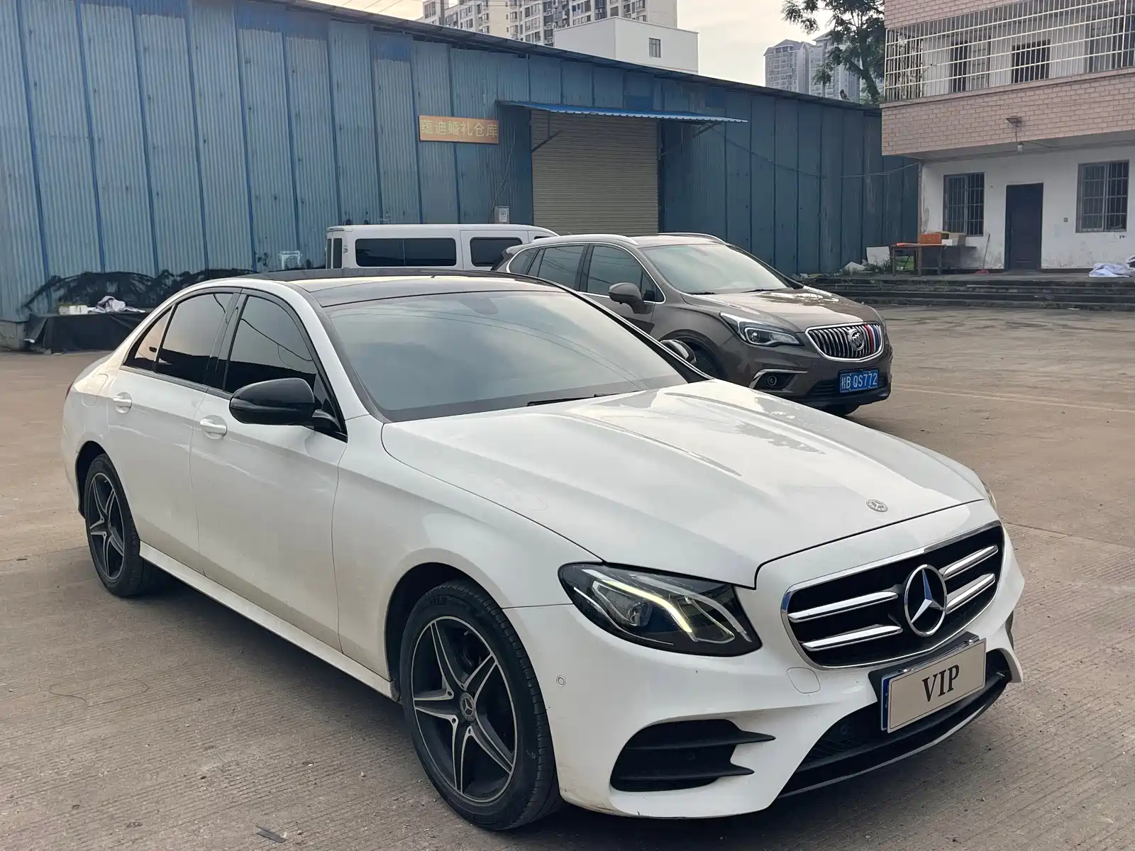 Фото 3 - Mercedes-Benz E-Class (Import)