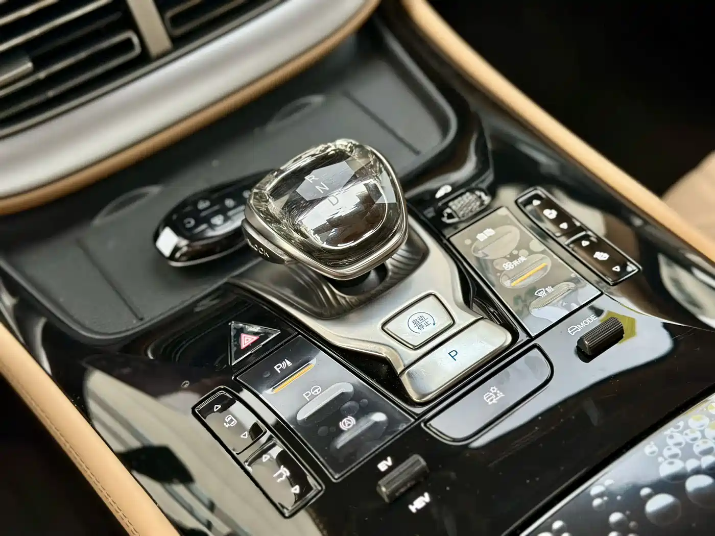 Denza D9 2025 DM-i Smart Driving Edition 1020 AWD Flagship фото 13