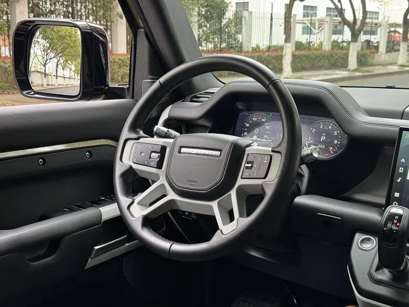 Land Rover Defender 2022 110 P400 X-DYNAMIC HSE фото 11