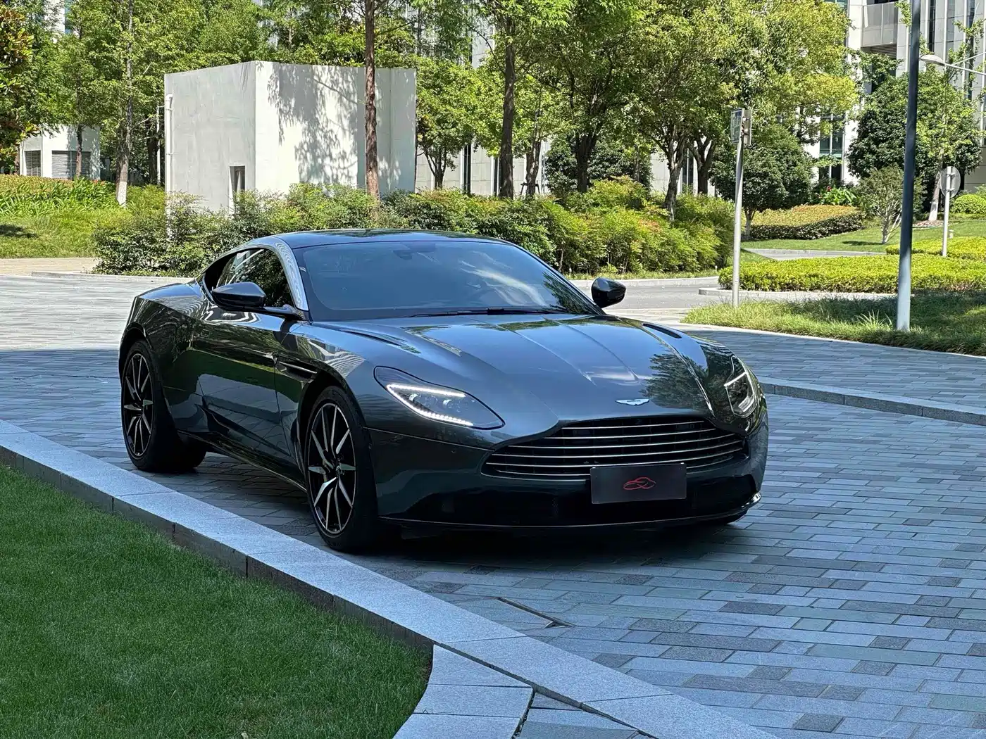 Aston Martin DB11 2018 2017 4.0T V8