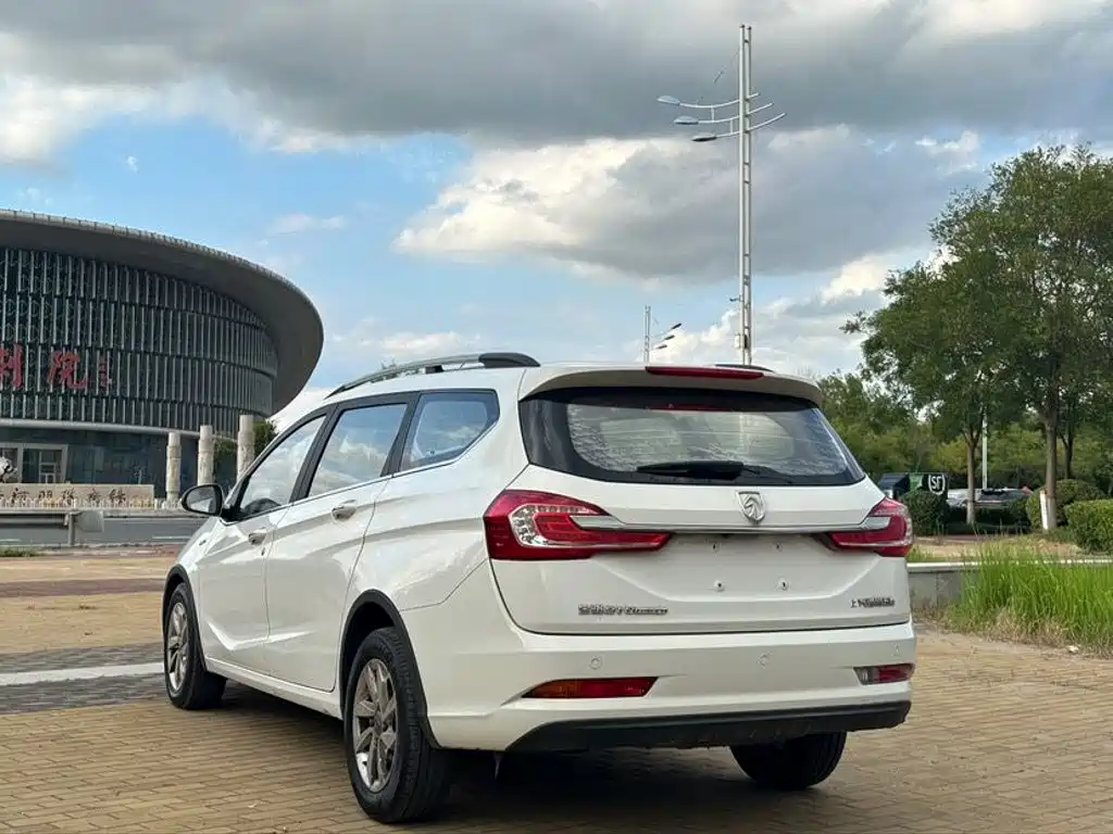 Baojun 310W 2018 2017 1.5L Manual Fashion Edition (China V)