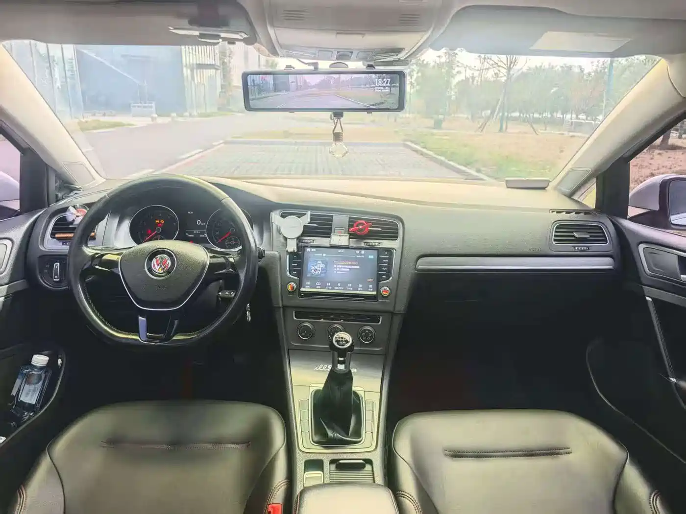 Photo 9 - Volkswagen Golf