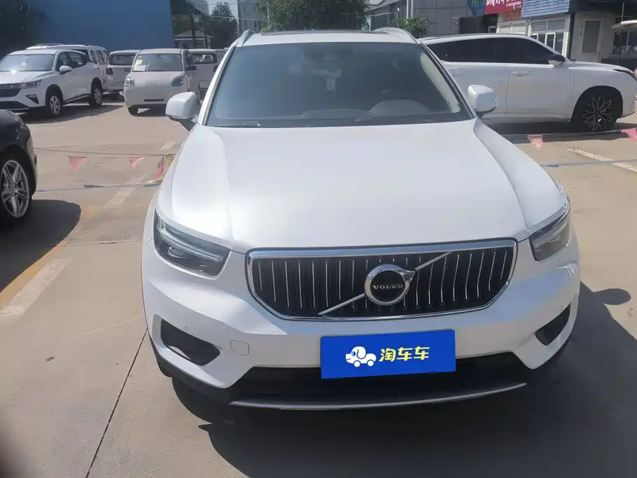 Photo 2 - Volvo XC40