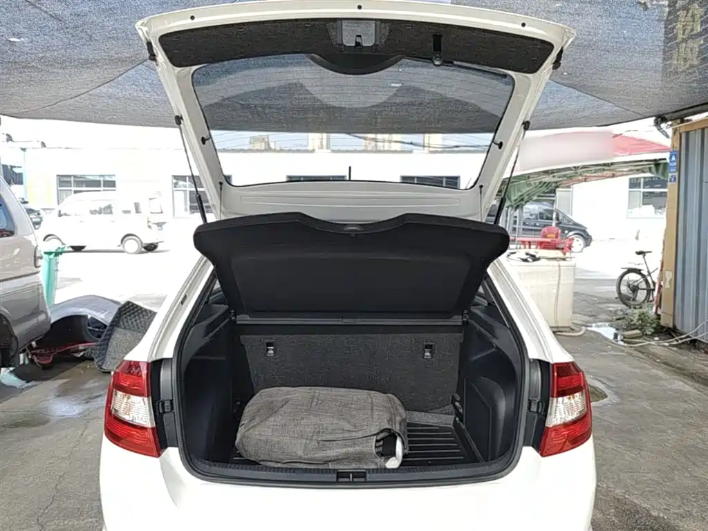 Škoda Skoda Rapid Spaceback 2019 Facelift 1.5L Automatic Standard Version China VI фото 19