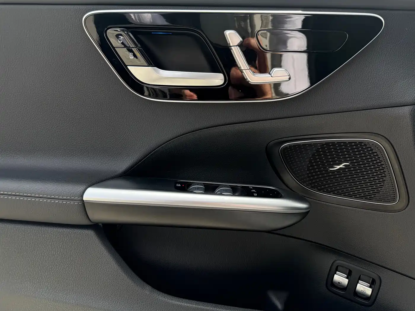 Mercedes-Benz C-Class New Energy 2023 Model Facelift II C 350 eL фото 6