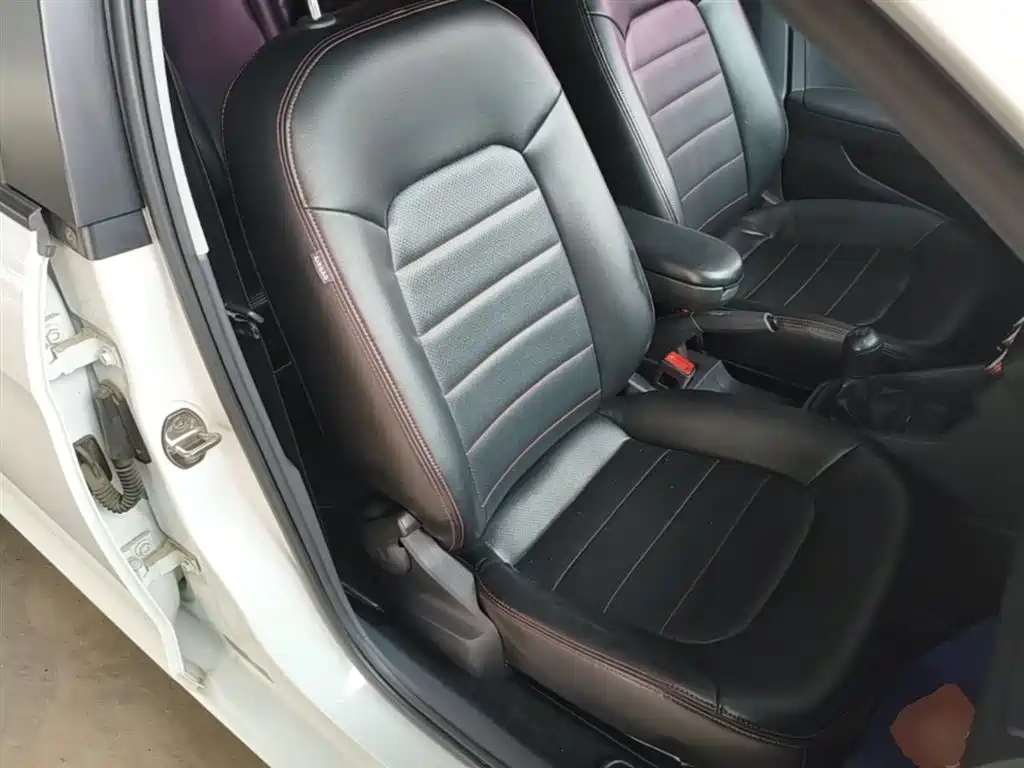 Volkswagen Jetta 2019 Dream Edition 1.4L Manual Fashion фото 25