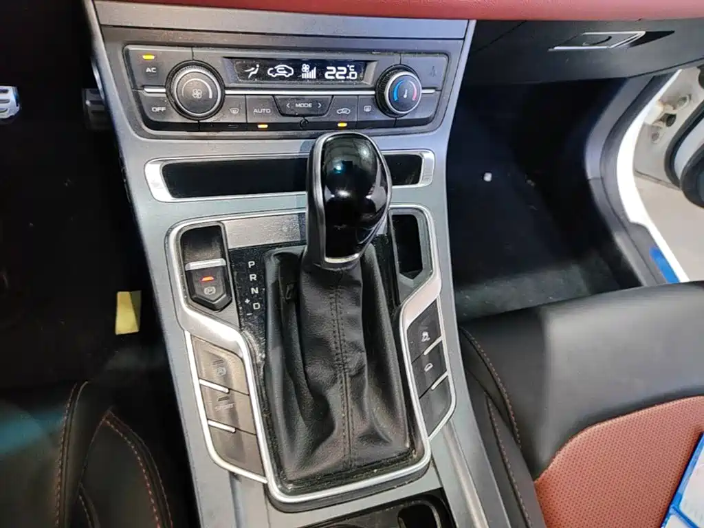 Фото 14 - Geely Vision S1