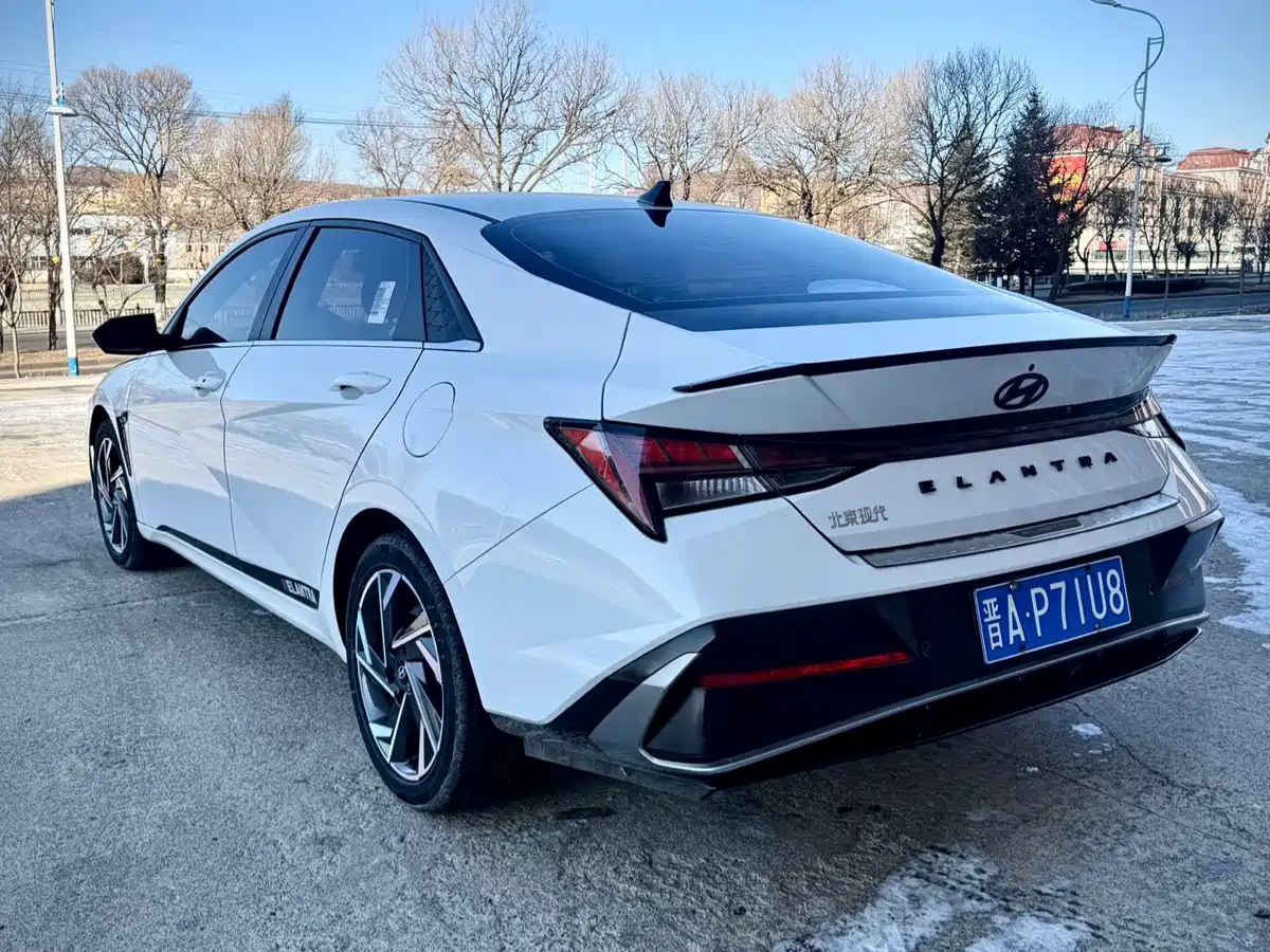 Hyundai Elantra 2023 Model 1.5L CVT LUX Premium Edition фото 4