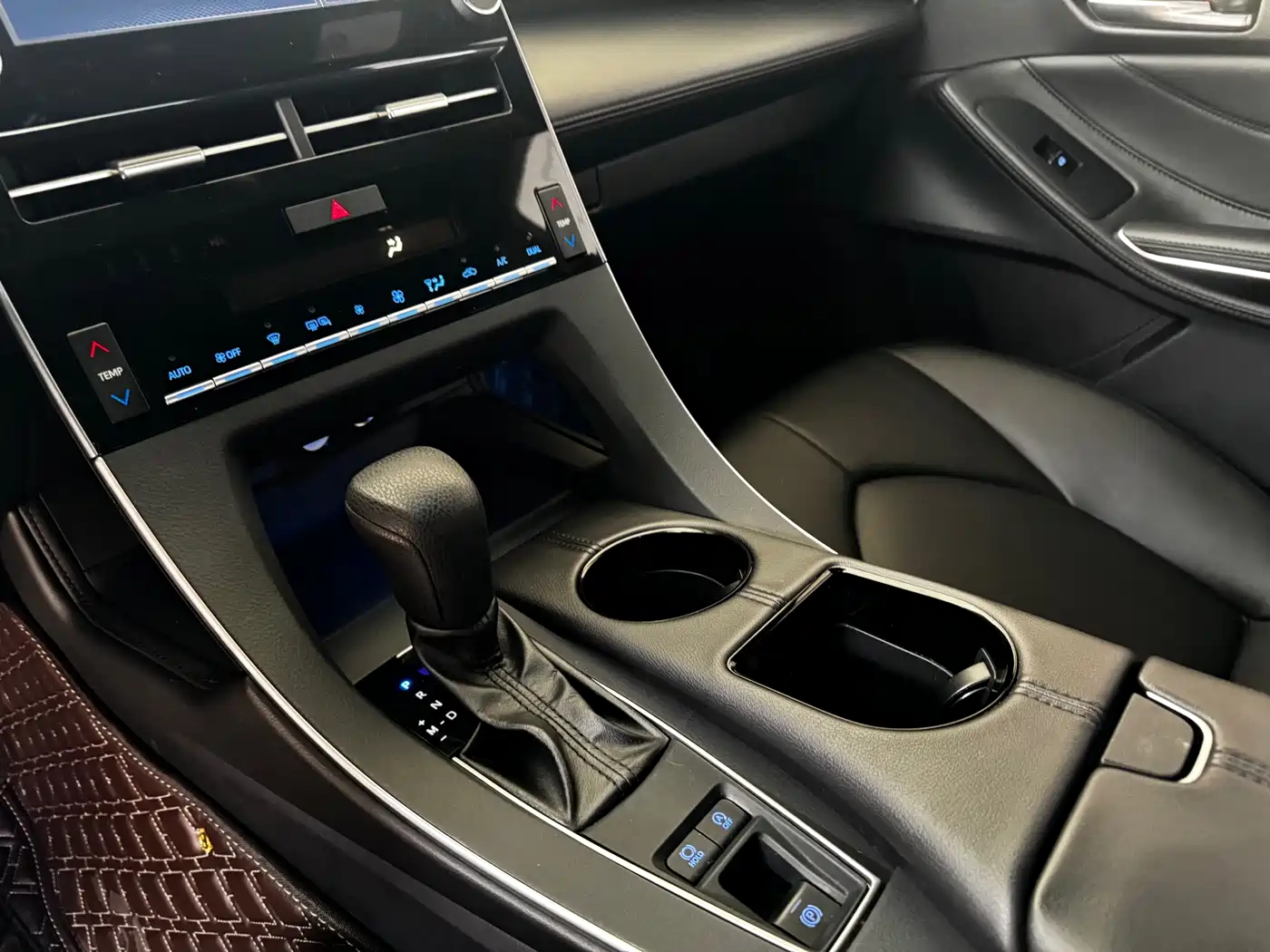 Toyota Avalon 2019 2.0L Progressive Edition (China VI) фото 22
