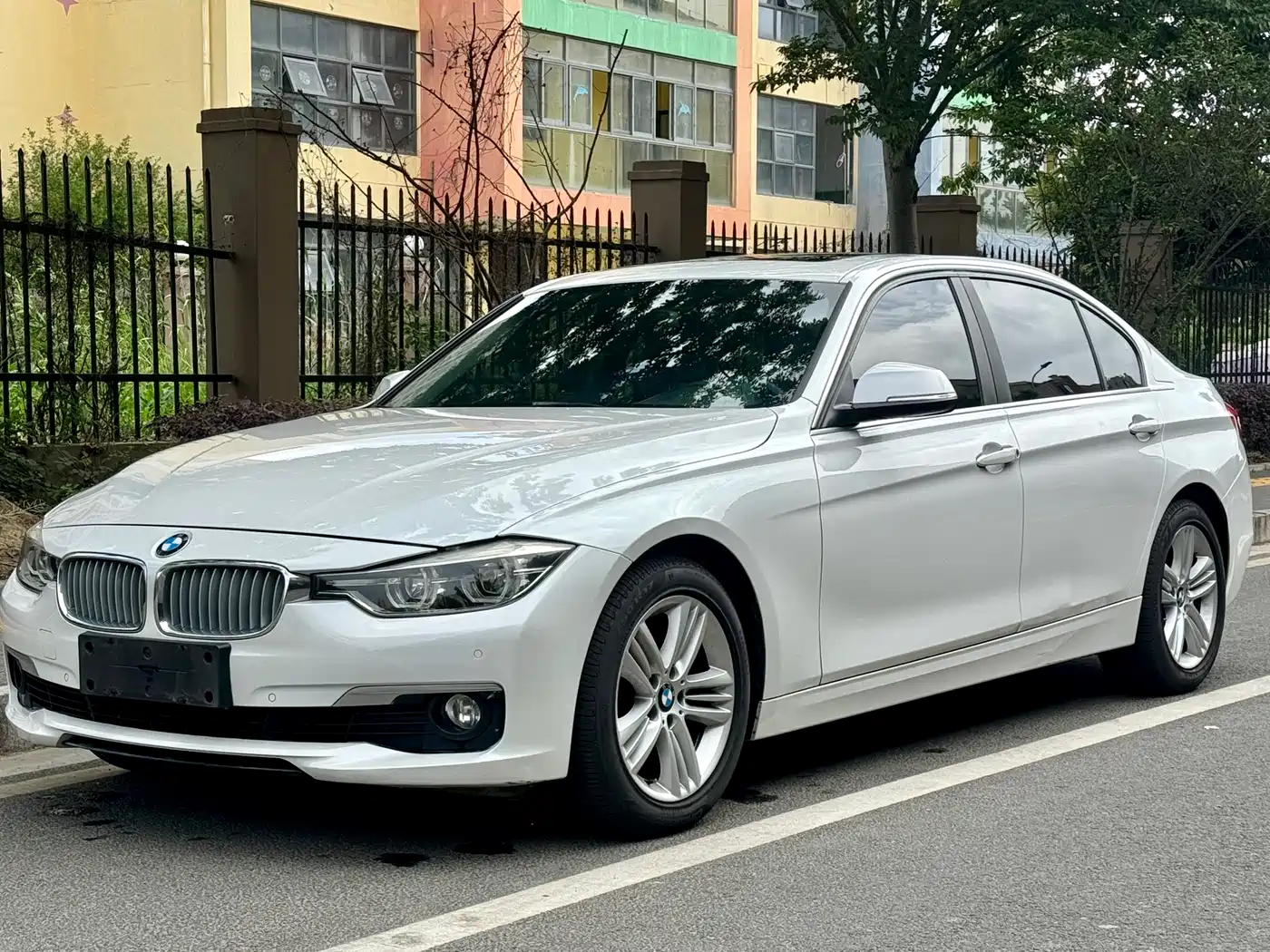 BMW 3 Series 2018 318Li фото 5