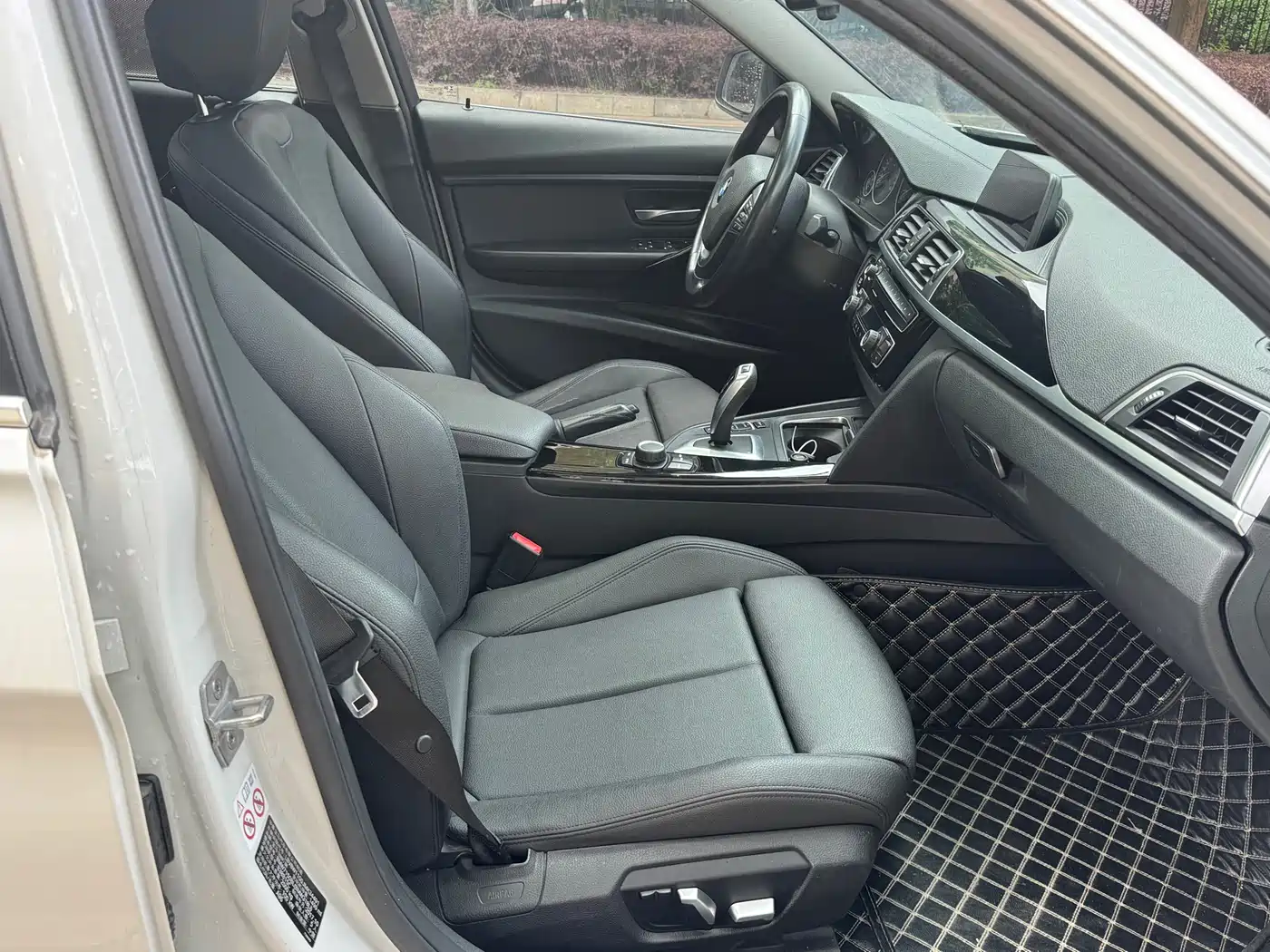 BMW 3 Series 2018 318Li фото 7