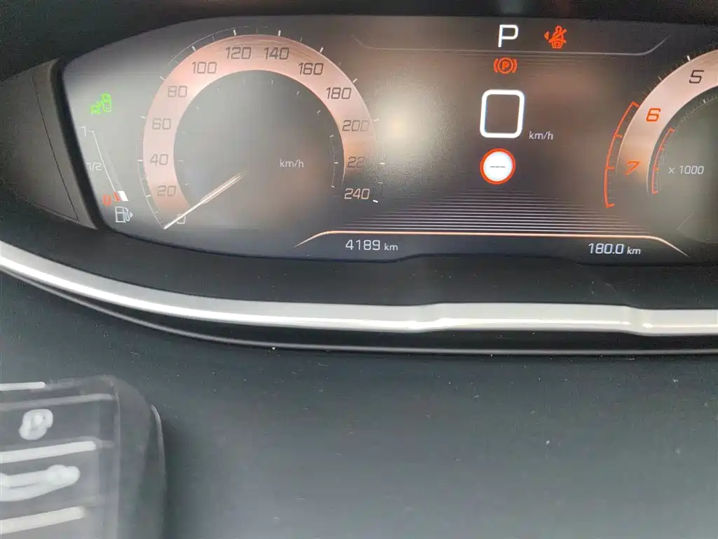 PEUGEOT 4008