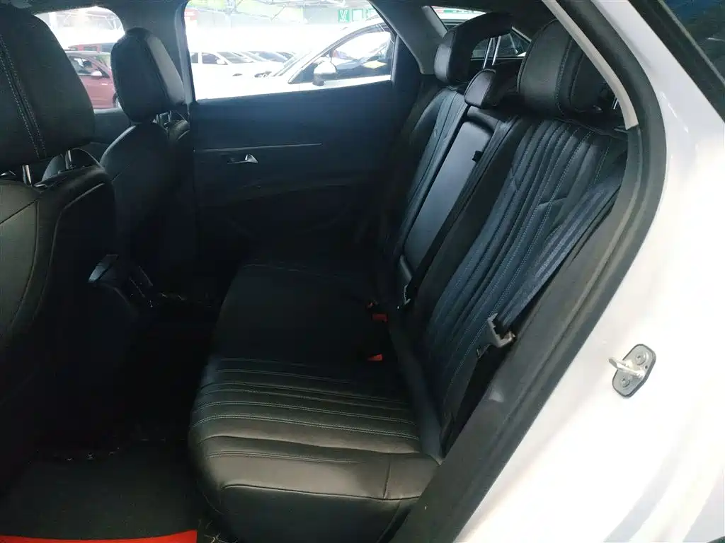 PEUGEOT 4008