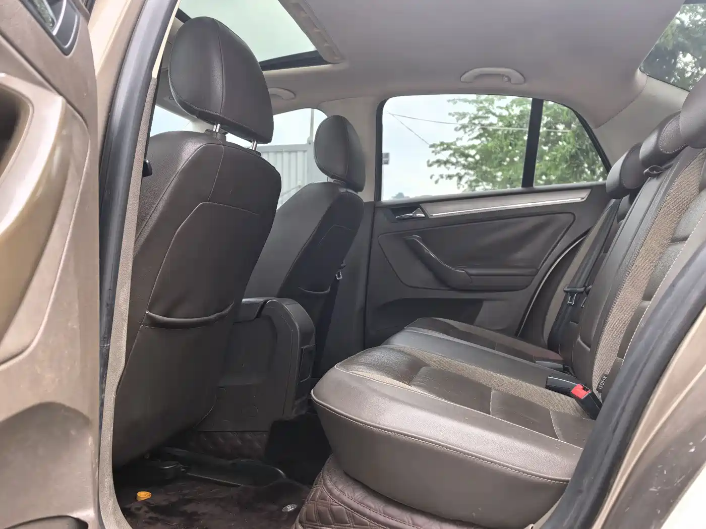 Volkswagen Bora 2014 1.6L Automatic Fashion Edition фото 4