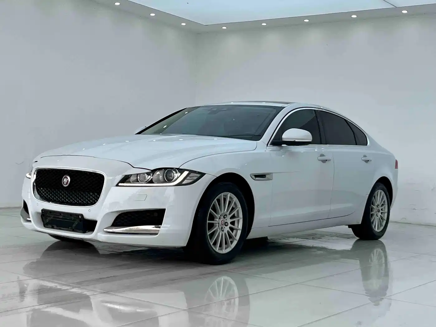 Jaguar XF 2016 2016 XF 2.0T 2WD Elegance Edition