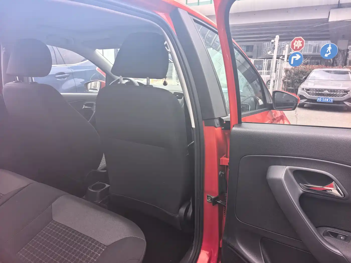 Volkswagen Polo 2016 1.6L Automatic Comfort фото 13
