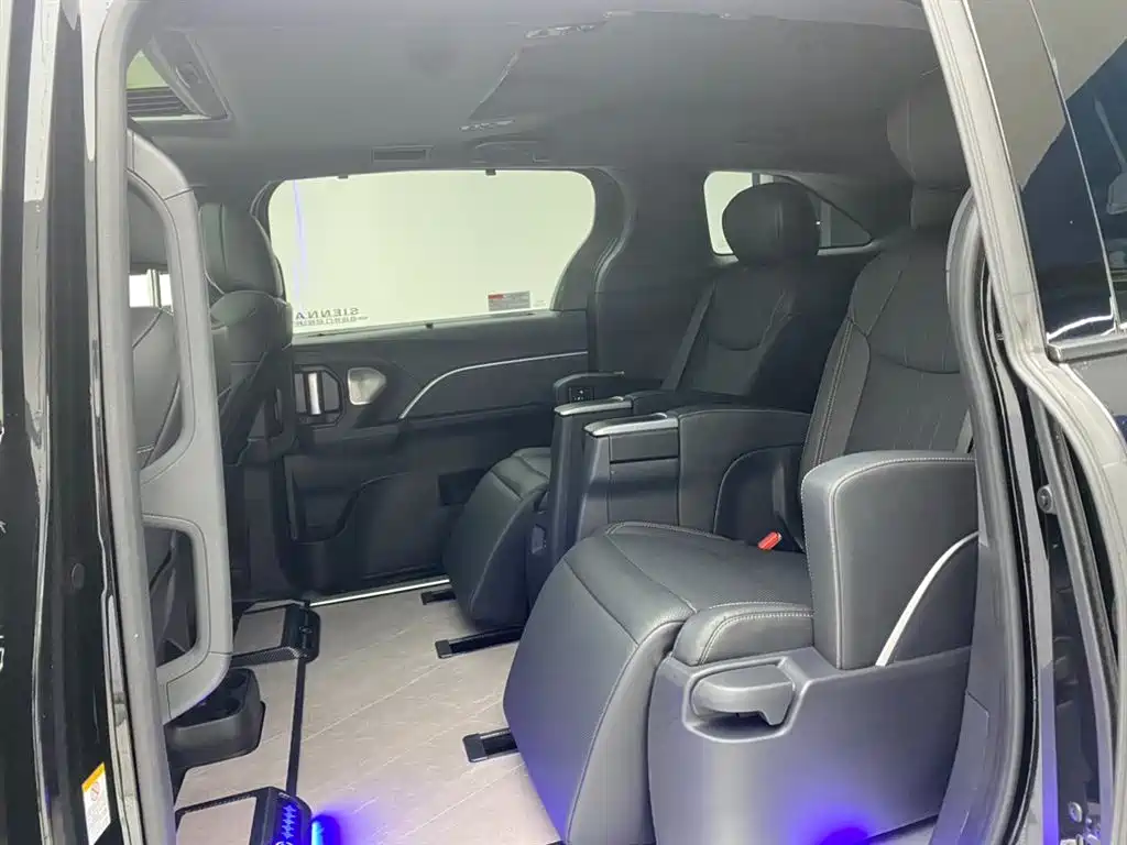 Toyota Sienna 2024 2.5L Hybrid Ultimate Premium Edition фото 22