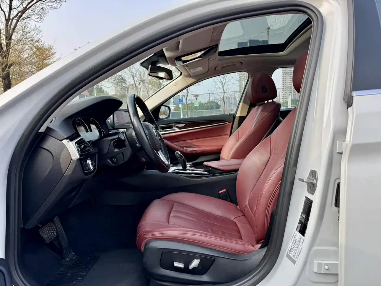 BMW 5 Series 2018 528Li Launch Special Edition фото 12