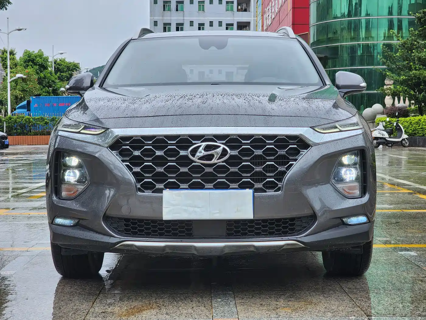 Фото 2 - Hyundai Santa Fe