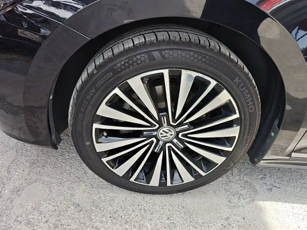Volkswagen Passat 2019 330TSI Premium Edition China V фото 23