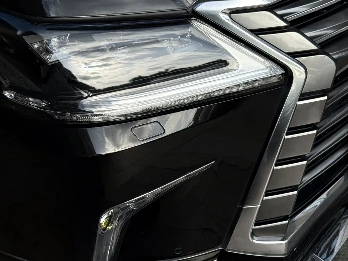 Lexus LX 2017 570 Peak Special Limited Edition фото 6