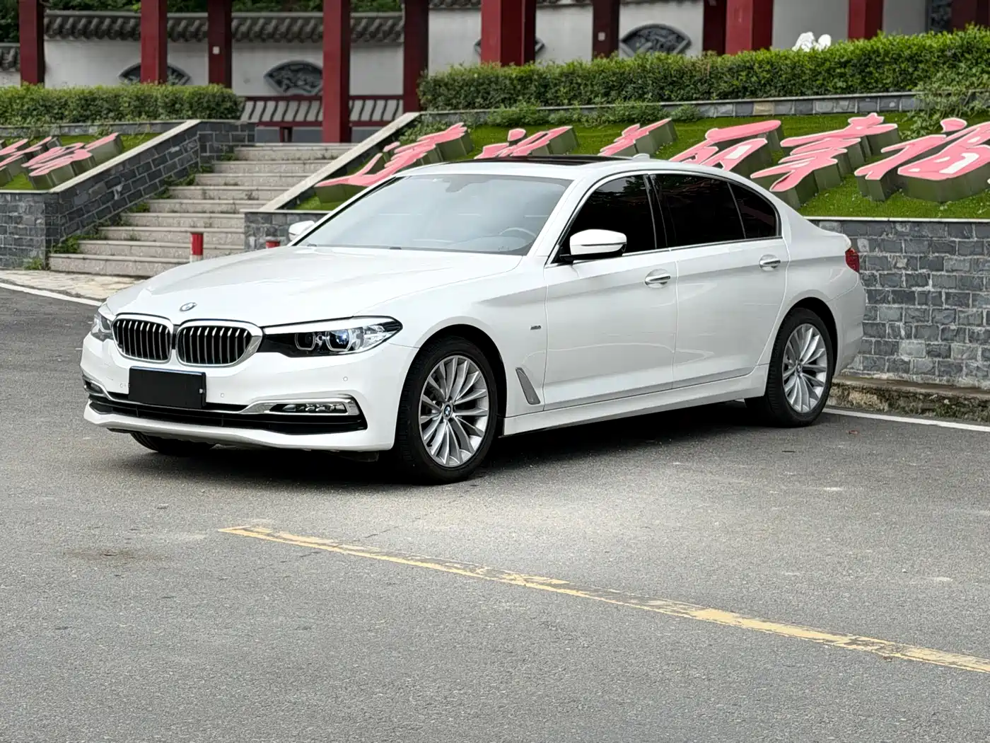BMW 5 Series 2018 525Li Luxury Package
