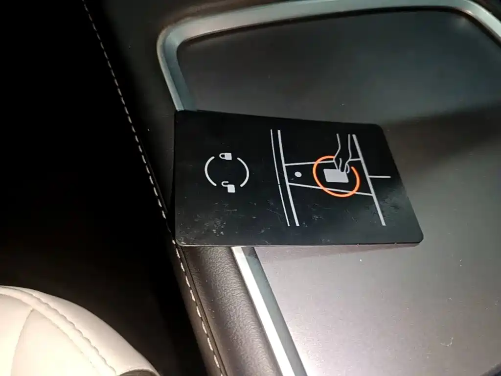 Фото 9 - Tesla Model 3
