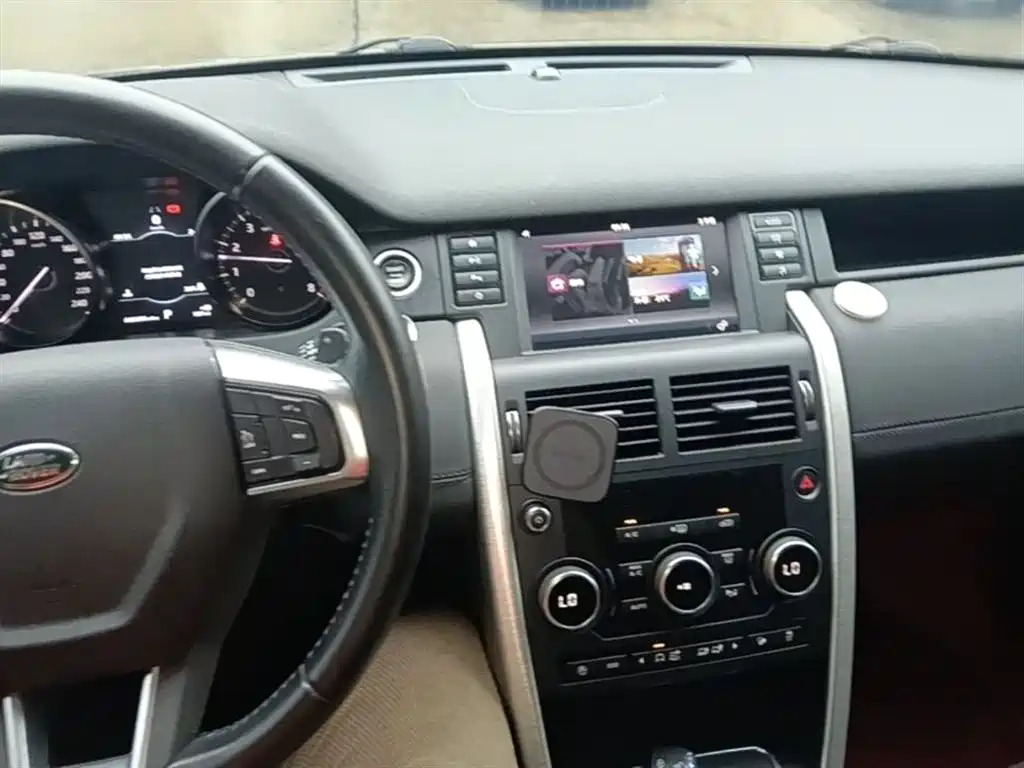 Land Rover Discovery Sport 2018 240PS SE Edition фото 10