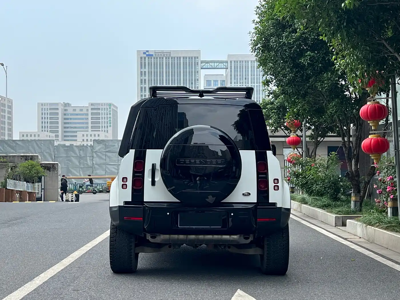 Land Rover Defender 2020 Model 110 P400 HSE фото 17