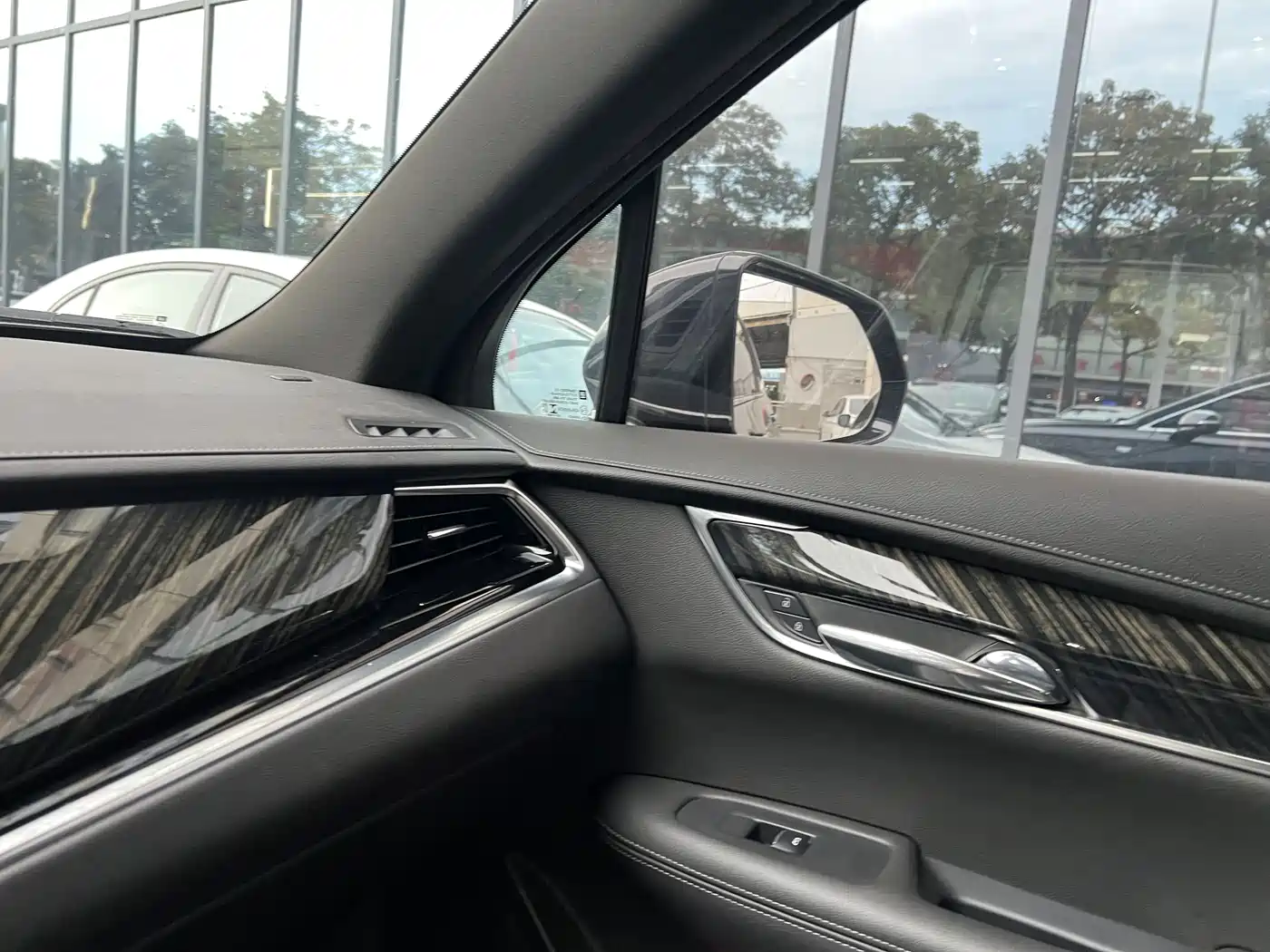 Cadillac XT6 2021 2.0T 6-Seater 2WD Luxury Edition фото 3