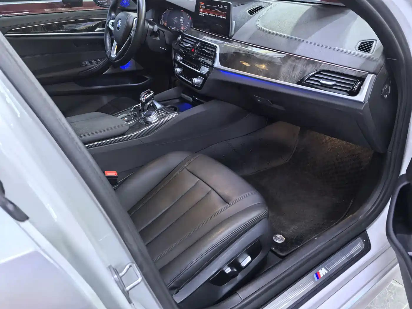 BMW 5 Series 2018 525Li M Sport Package фото 12