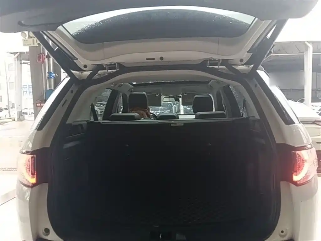 Land Rover Discovery Sport 2018 240PS SE Edition фото 19