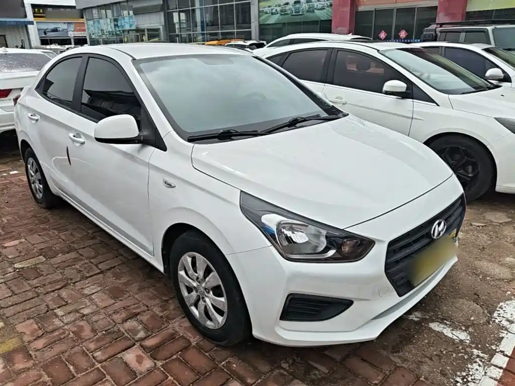 Hyundai Verna 2017 1.4L Manual Renewal Edition China VI фото 4
