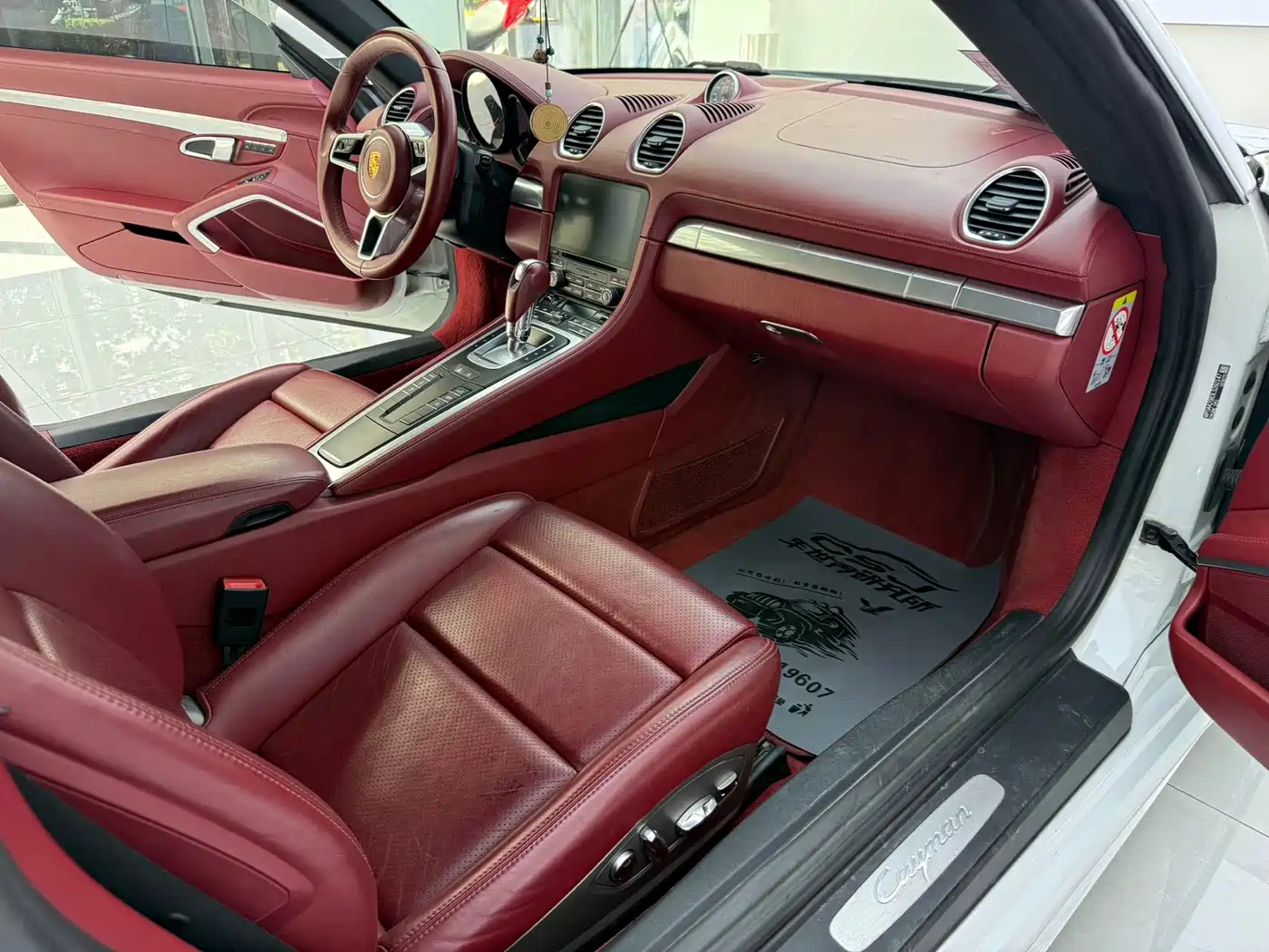Porsche 718 2018 Cayman 2.0T фото 11