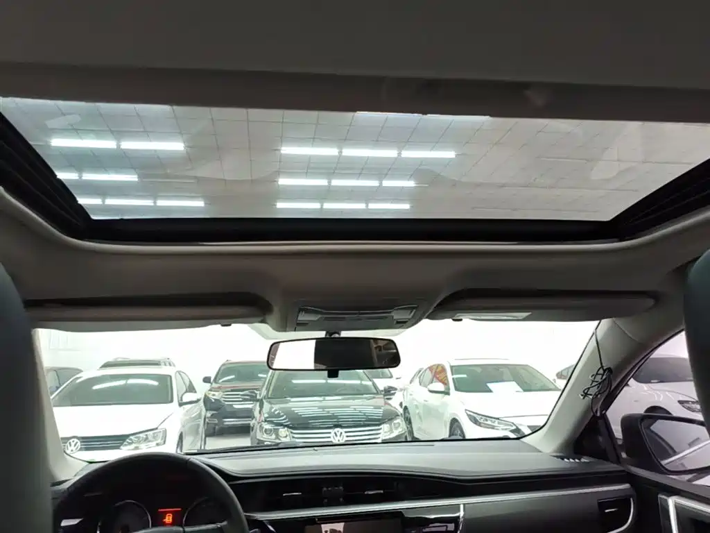 Toyota Corolla 2014 1.6L CVT GL-i Leather Edition фото 18