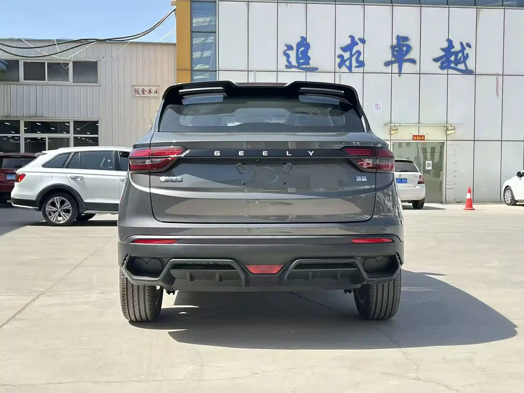 Фото 8 - Geely Coolray