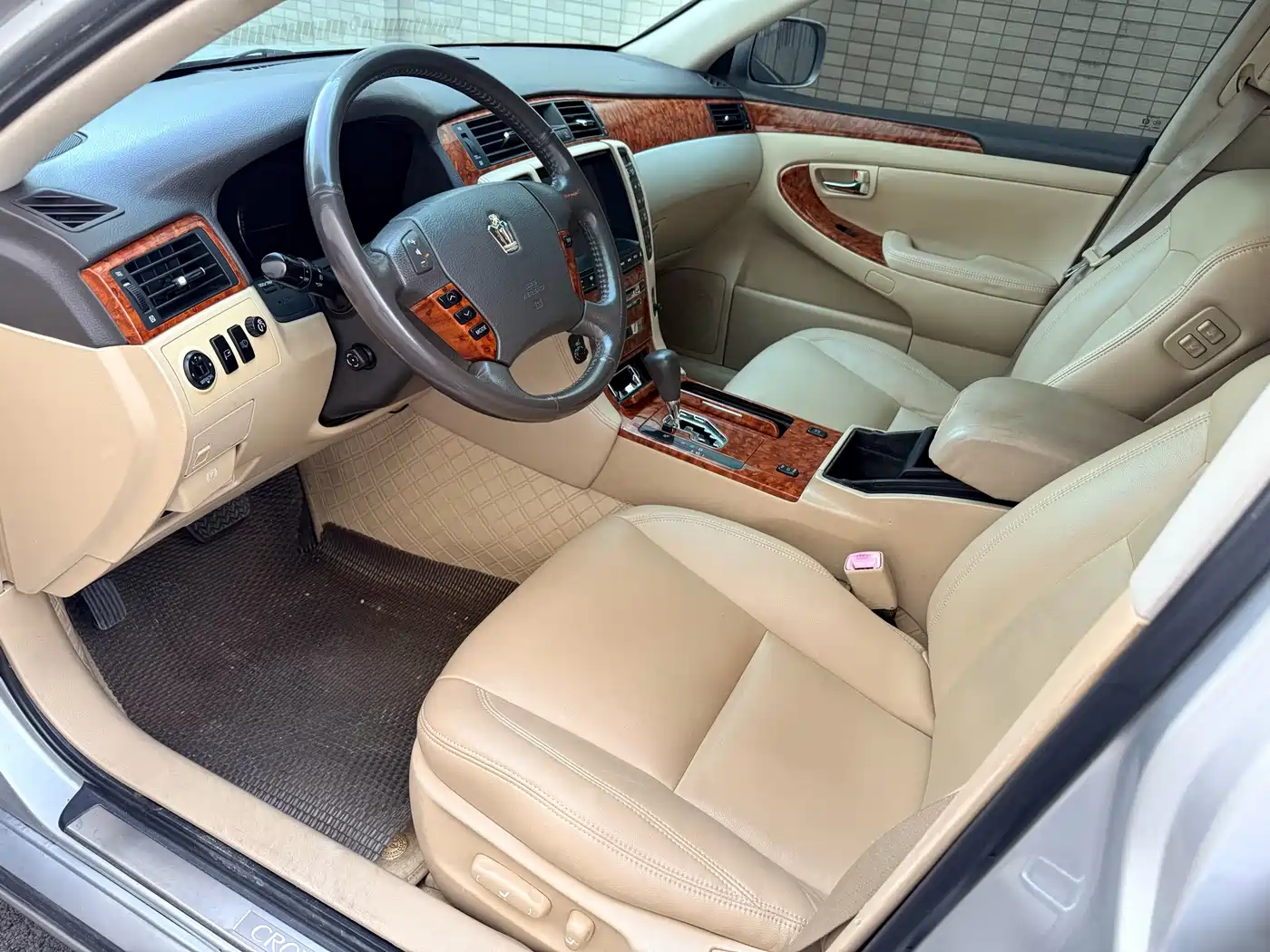Toyota Crown 2006 2.5L Royal Leather Edition фото 4