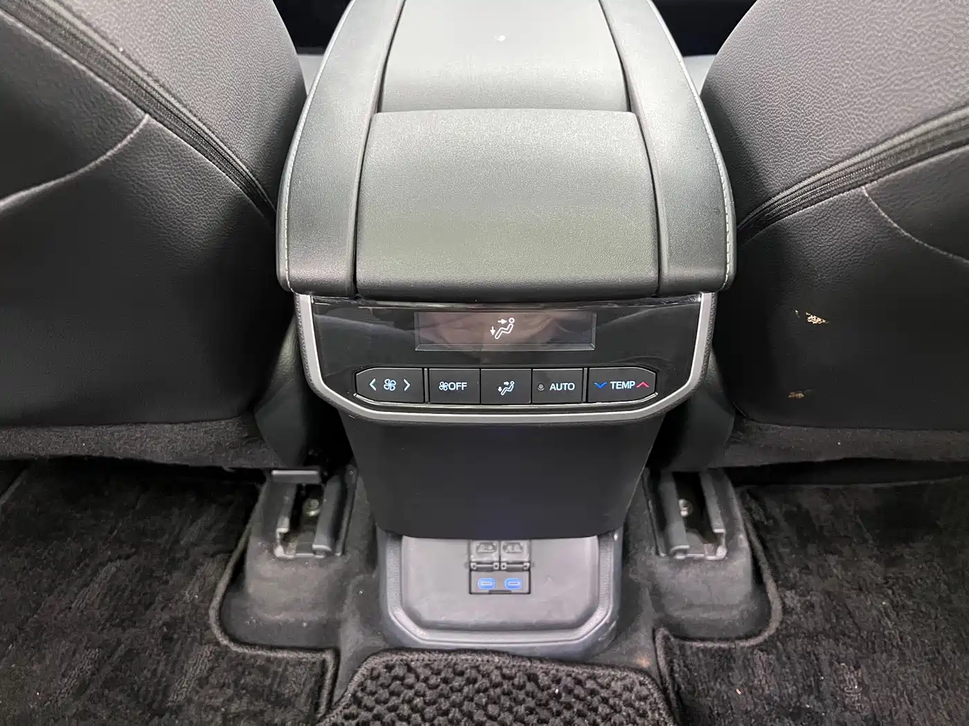 Toyota Crown Kluger 2023 2.5L HEV AWD Premium Edition фото 12