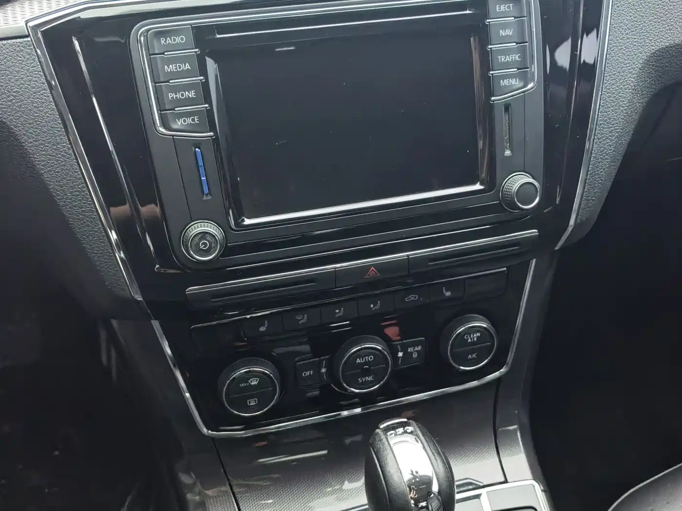 Volkswagen Passat 2017 330TSI DSG Luxury фото 9