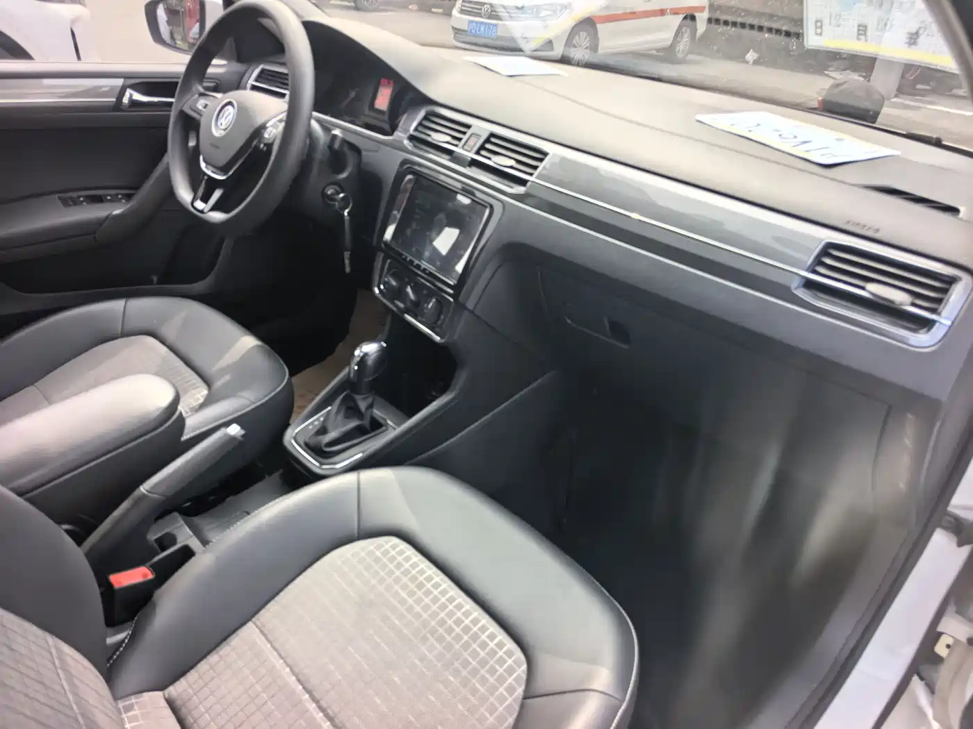 Volkswagen Santana 2016 1.6L Automatic Comfort Edition фото 16