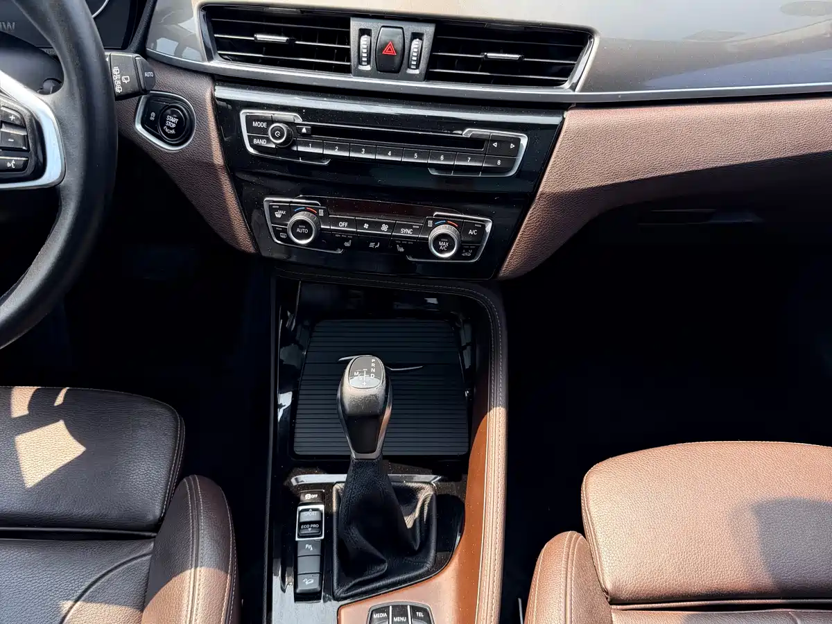 BMW X1 2016 xDrive20Li Luxury Model фото 15