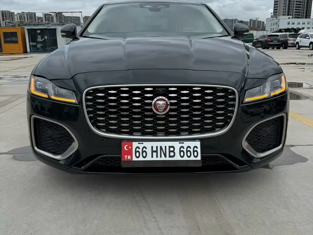 Фото 2 - Jaguar XFL