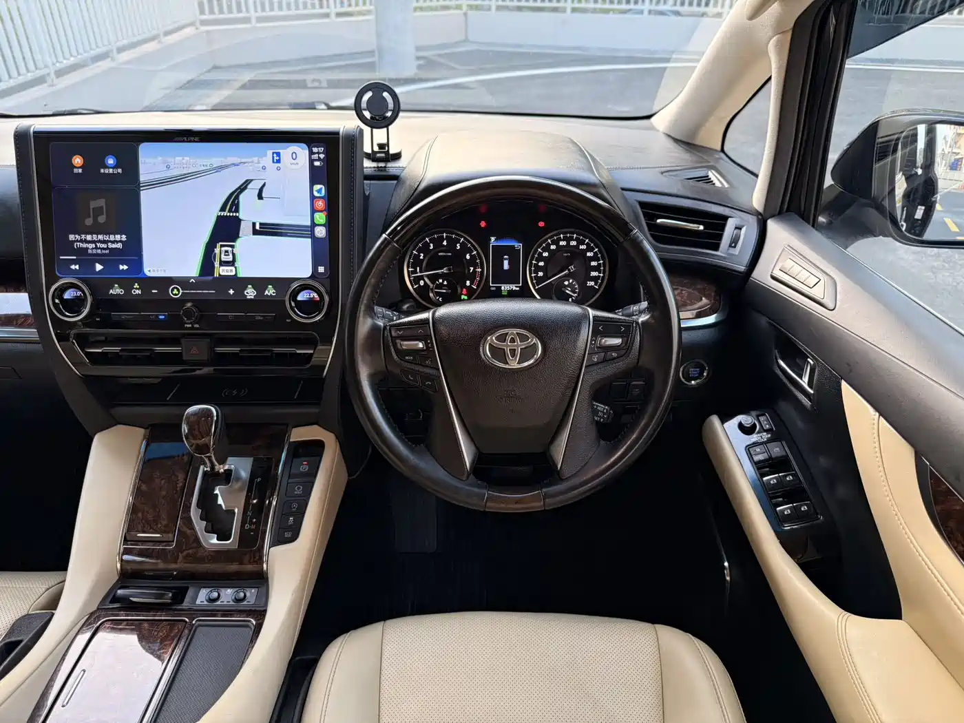 Toyota Alphard 2018 3.5L Luxury фото 6