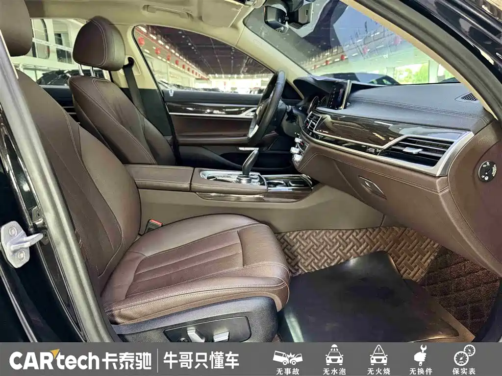 BMW 7 Series 2017 730Li Leading Edition фото 27