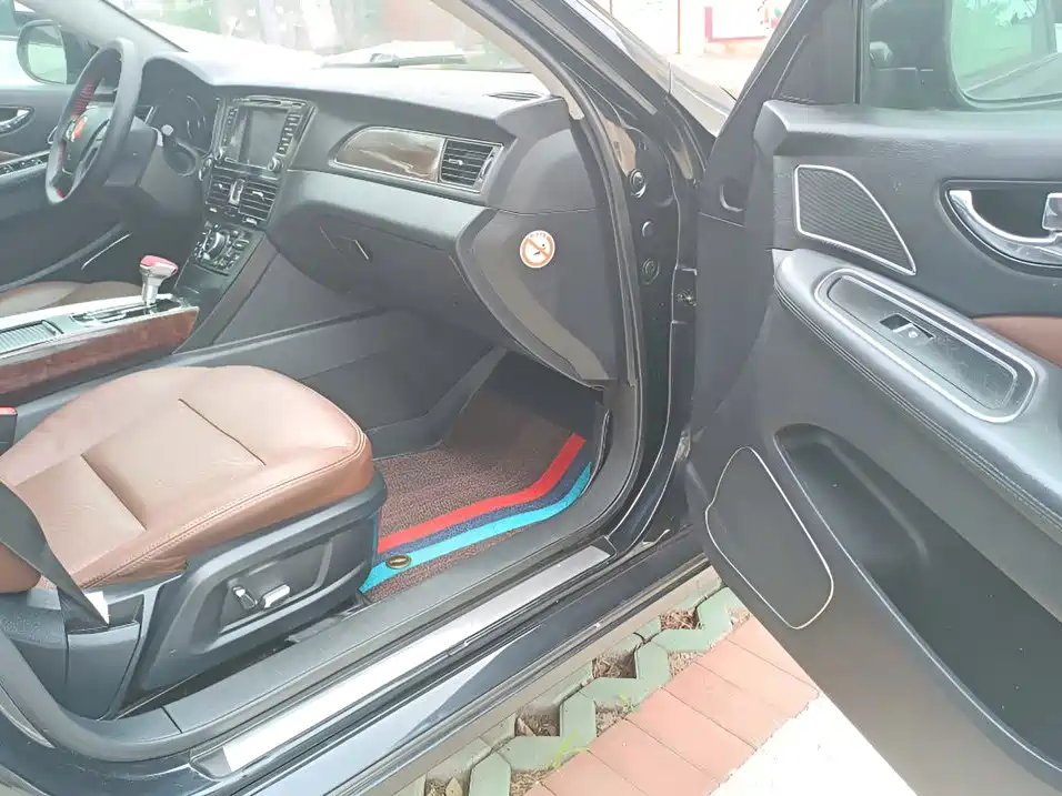 Photo 12 - Hongqi H7