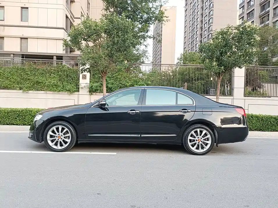 Photo 3 - Hongqi H7