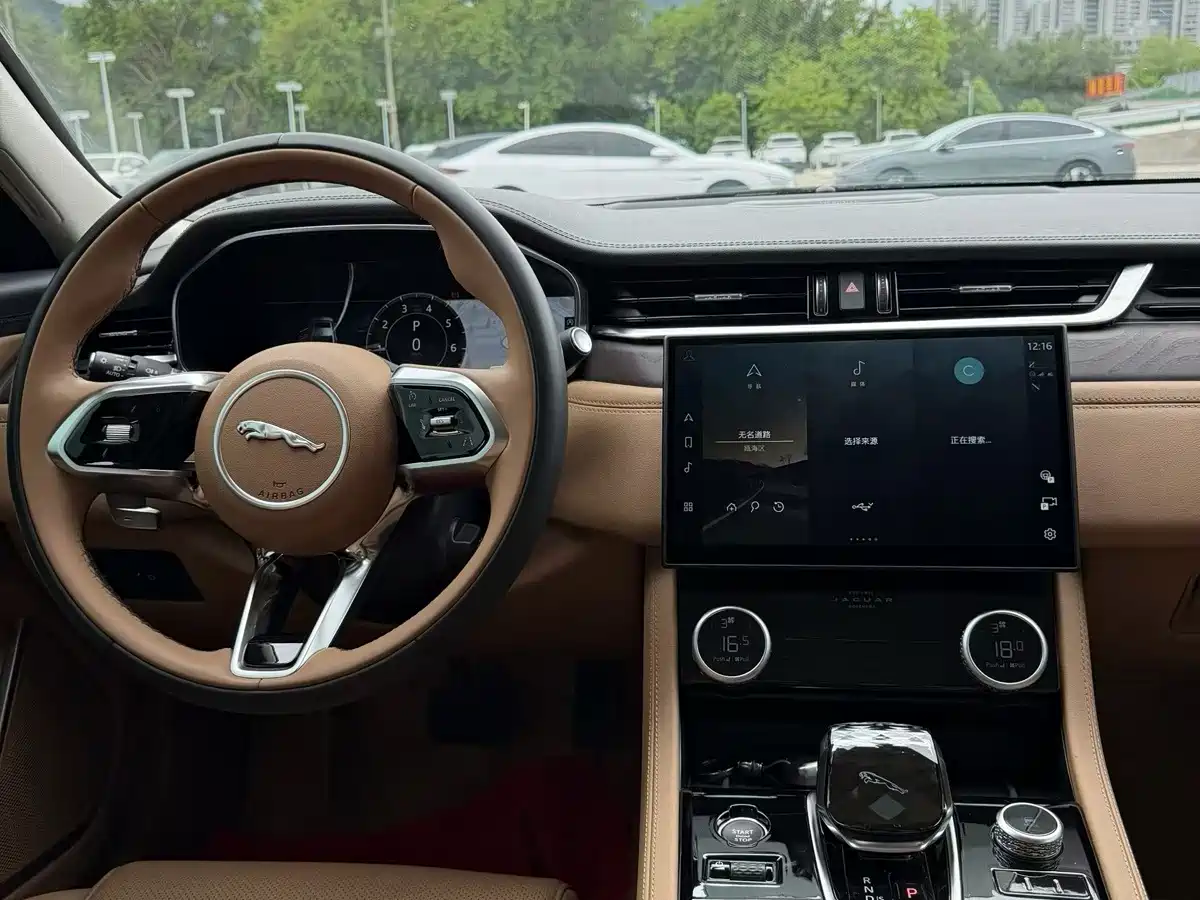 Jaguar XFL 2025 2025 2.0T P250 FWD Luxury Edition