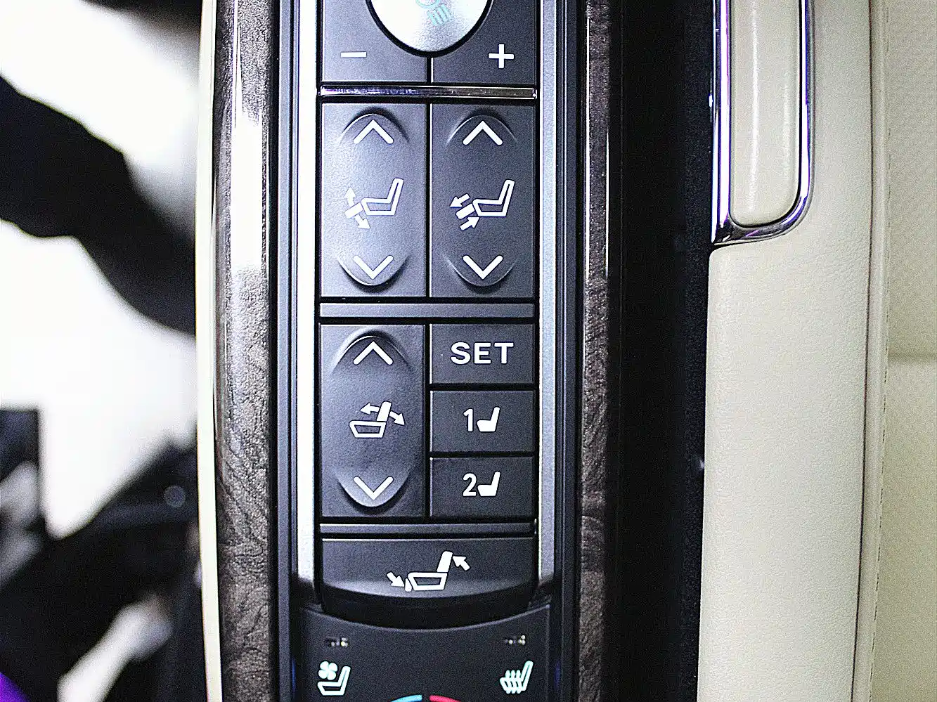 Toyota Alphard 2021 Hybrid 2.5L Premium фото 13